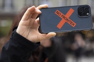 Le comité référendaire NoFrontex estime que la Suisse, via Frontex, a une part de responsabilité dans la violence, la misère et la mort aux frontières extérieures de l'espace Schengen.